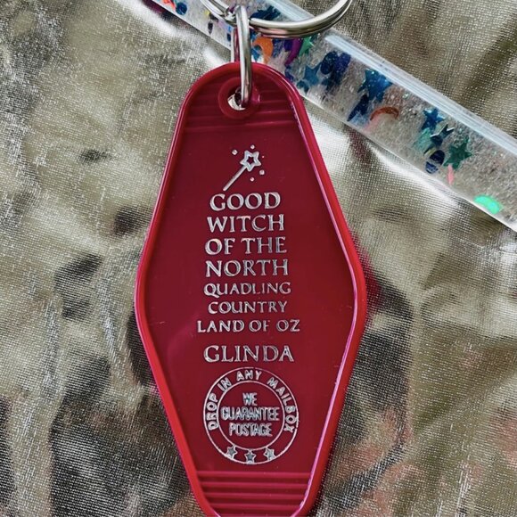 ($8) Wicked Glinda Keychain - Picture 1 of 1